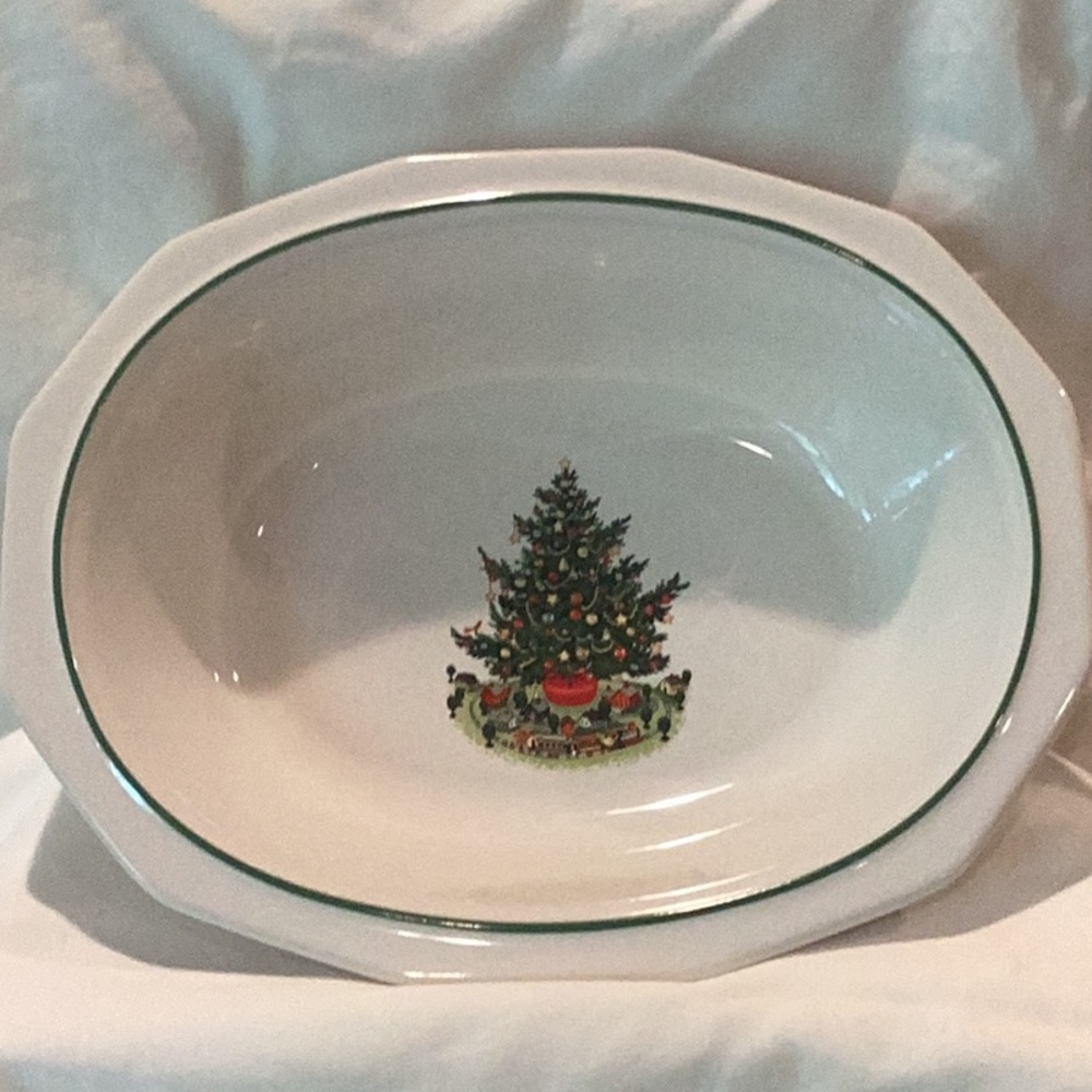 Pfaltzgraff Christmas Heritage Oval Serving Bowl